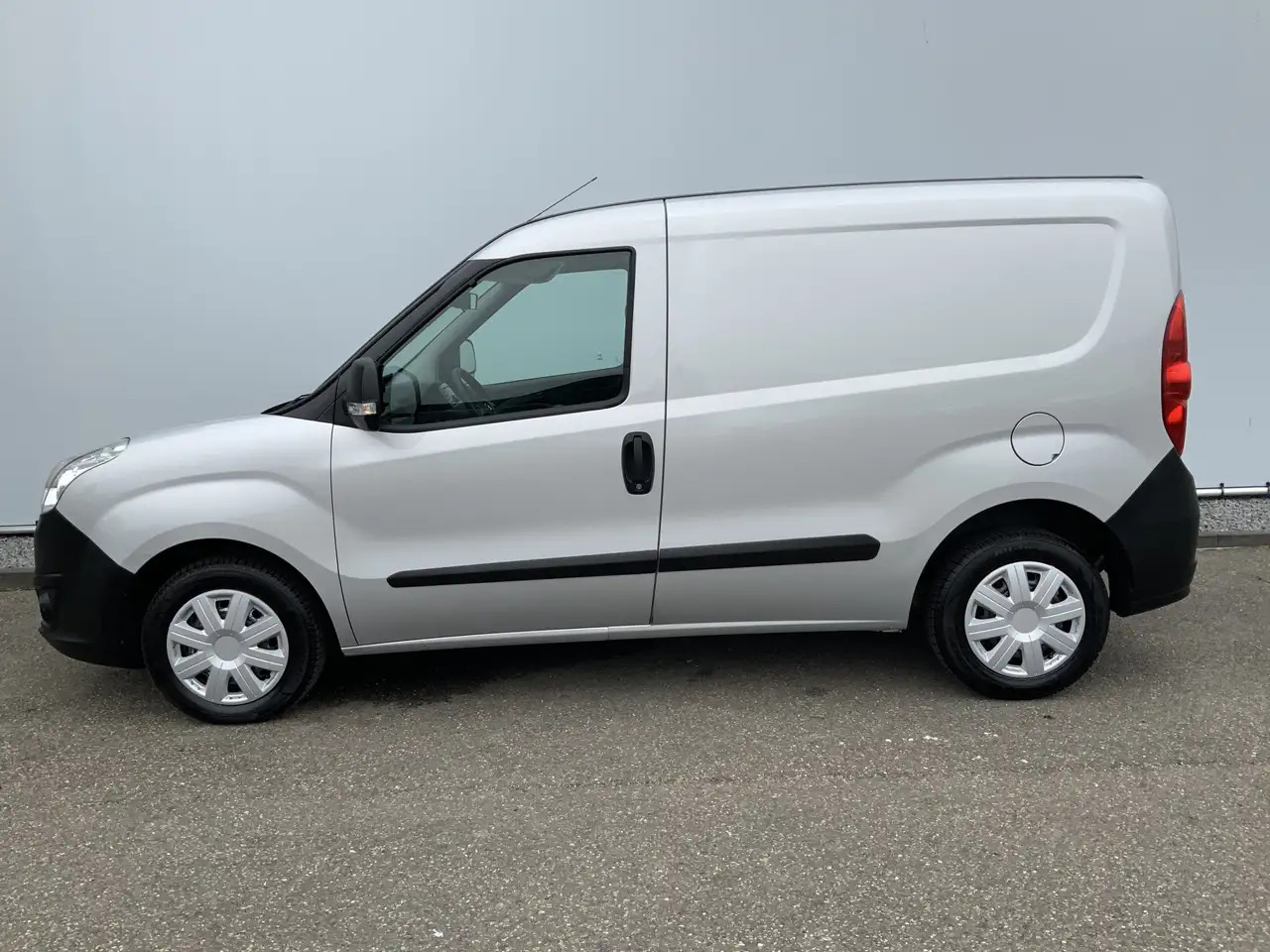 Opel Combo 1.3 CDTi L1H1 Edition Airco Euro 6 - Fourgonnette: photos 3 Opel Combo 1.3 CDTi L1H1 Edition Airco Euro 6 - Fourgonnette: photos 3