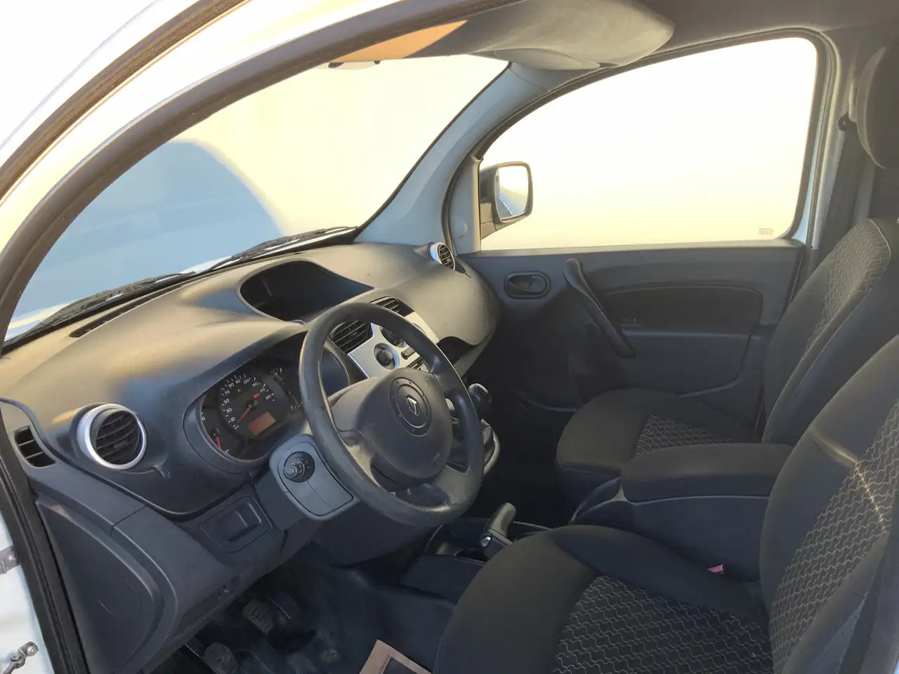 Renault Kangoo Express 1.5 dCi 70 Express Comfort Airco Trekhaak - Fourgonnette: photos 4 Renault Kangoo Express 1.5 dCi 70 Express Comfort Airco Trekhaak - Fourgonnette: photos 4