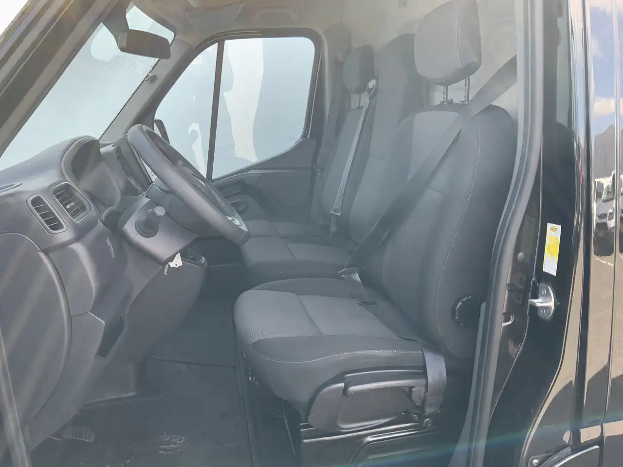 Renault Master T35 2.3 dCi 135 L2H2 Airco Cruise 3 Zits Camera Eu - Fourgon utilitaire: photos 4 Renault Master T35 2.3 dCi 135 L2H2 Airco Cruise 3 Zits Camera Eu - Fourgon utilitaire: photos 4