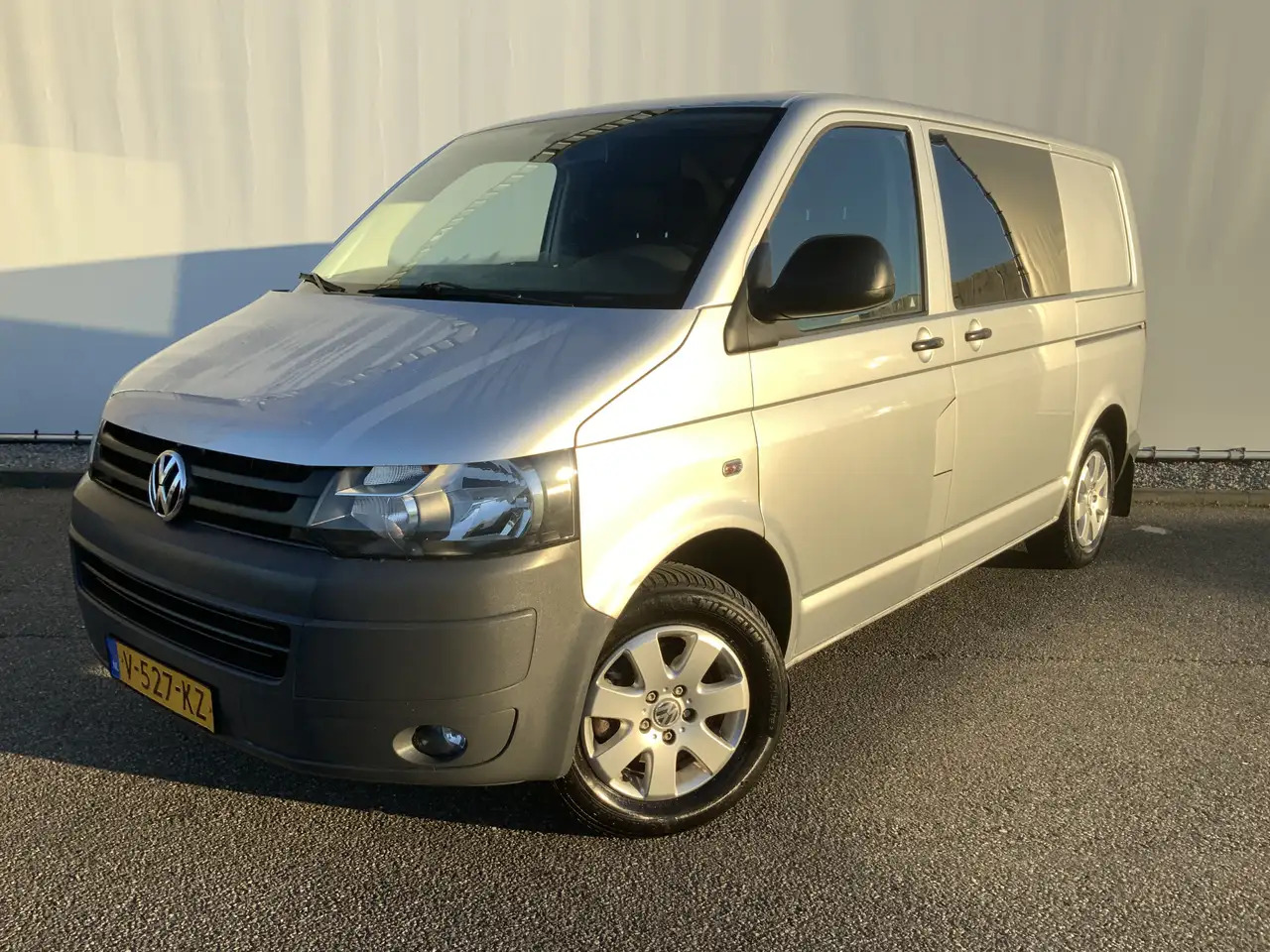 Volkswagen T5 Transporter 2.0 L1H2 Benzine Airco Navi Dub Schuifdeuren Leer - Fourgon utilitaire: photos 1 Volkswagen T5 Transporter 2.0 L1H2 Benzine Airco Navi Dub Schuifdeuren Leer - Fourgon utilitaire: photos 1