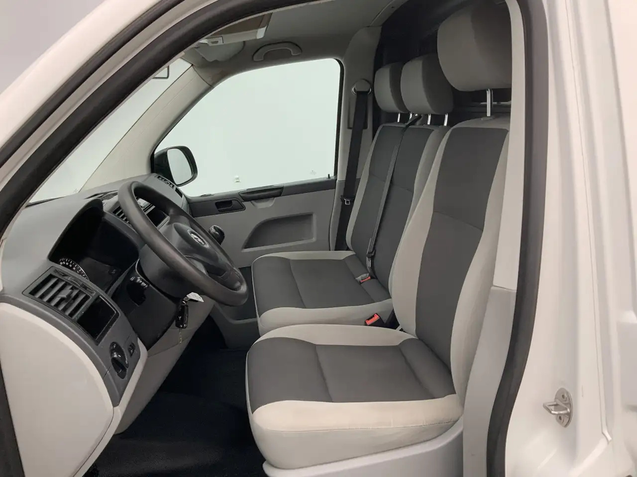 Volkswagen T5 Transporter 2.0 TDI L2H2 Airco Cruise 3 Zits Imperiaal & Trekh - Fourgon utilitaire: photos 5 Volkswagen T5 Transporter 2.0 TDI L2H2 Airco Cruise 3 Zits Imperiaal & Trekh - Fourgon utilitaire: photos 5