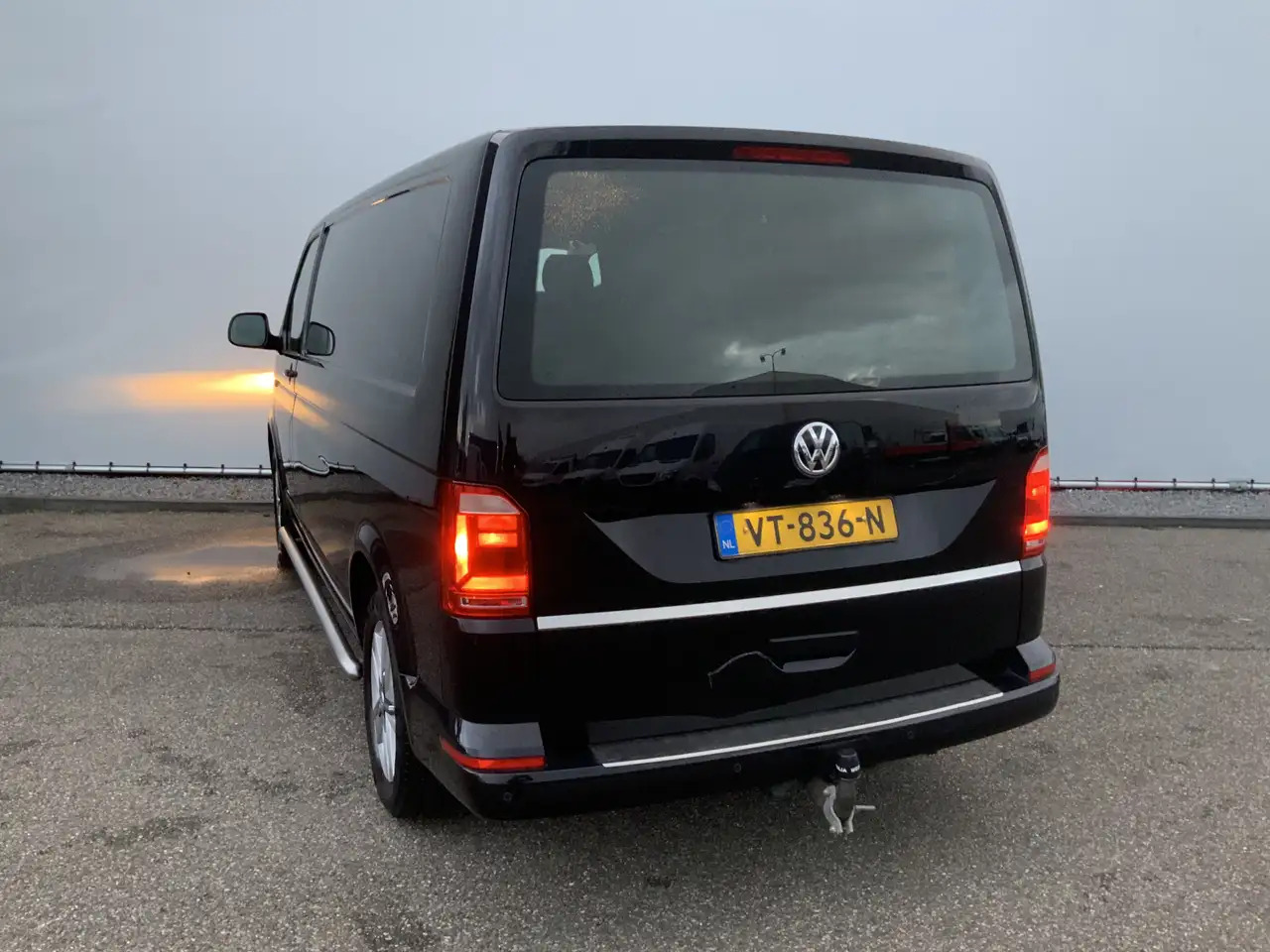 Volkswagen T6 Transporter 2.0 TDI L2H2 Highline Automaat Airco Cruise Navi A - Fourgon utilitaire: photos 2 Volkswagen T6 Transporter 2.0 TDI L2H2 Highline Automaat Airco Cruise Navi A - Fourgon utilitaire: photos 2