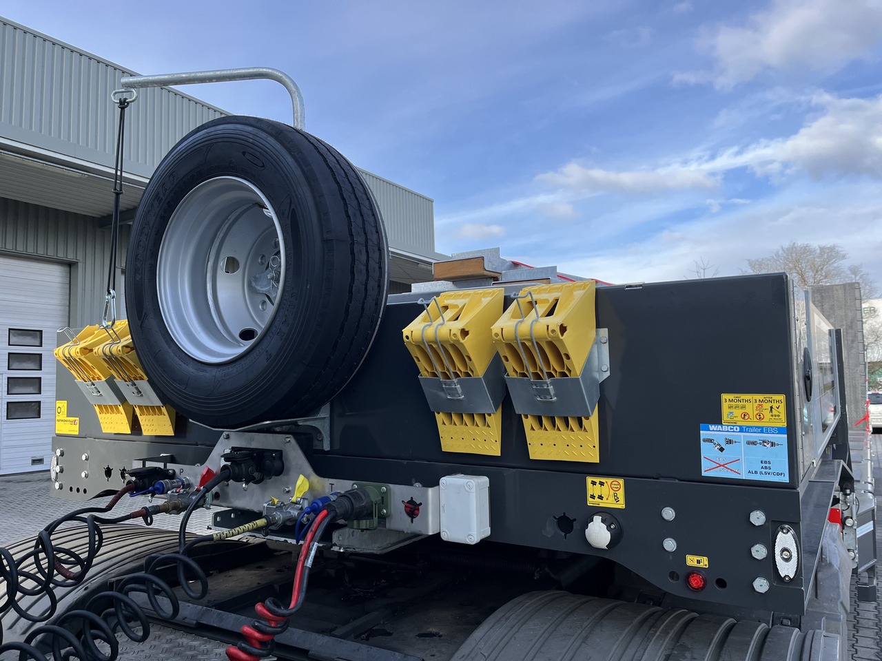 FAYMONVILLE 5-Achs-Tele-Semi mit Halbachsen "Twinaxle" und hydr. Rampen Auflieger - Semi-remorque surbaissé: photos 3 FAYMONVILLE 5-Achs-Tele-Semi mit Halbachsen "Twinaxle" und hydr. Rampen Auflieger - Semi-remorque surbaissé: photos 3