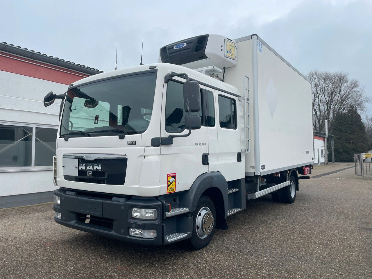 MAN TGL 10.220 EEV Doka Tiefkühlkoffer Ladebordwand - Camion fourgon: photos 1 MAN TGL 10.220 EEV Doka Tiefkühlkoffer Ladebordwand - Camion fourgon: photos 1