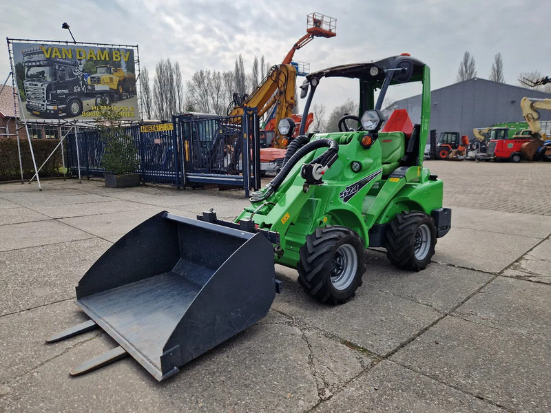 Avant M523 met 317 uur, in nieuwstaat!! - Chargeuse compacte sur chenilles: photos 1 Avant M523 met 317 uur, in nieuwstaat!! - Chargeuse compacte sur chenilles: photos 1