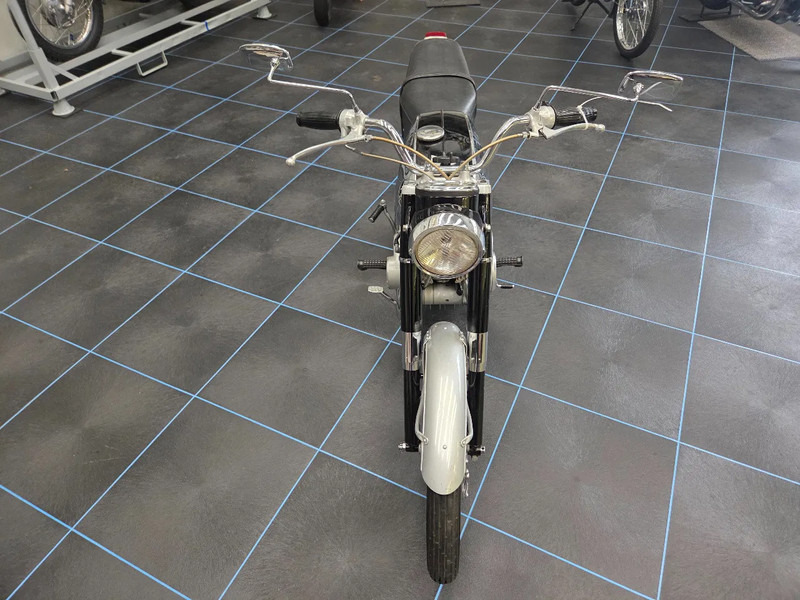 Honda CB160, Honda Dream SA en Honda CL77: 3 oldtimer motorfietsen - Motocyclette: photos 4 Honda CB160, Honda Dream SA en Honda CL77: 3 oldtimer motorfietsen - Motocyclette: photos 4