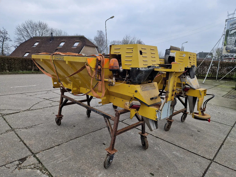 Jongerius droog zoutstrooiers zo uit het werk - Epandeur de sable: photos 1 Jongerius droog zoutstrooiers zo uit het werk - Epandeur de sable: photos 1