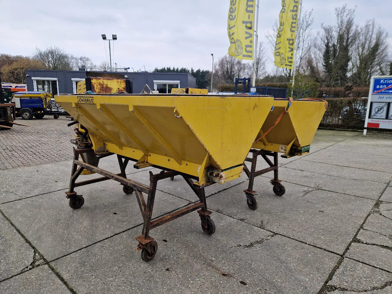 Jongerius droog zoutstrooiers zo uit het werk - Epandeur de sable: photos 3 Jongerius droog zoutstrooiers zo uit het werk - Epandeur de sable: photos 3