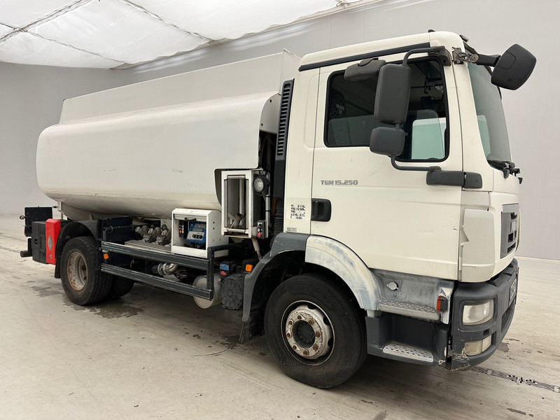 MAN TGM 15.250 - Camion citerne: photos 3 MAN TGM 15.250 - Camion citerne: photos 3