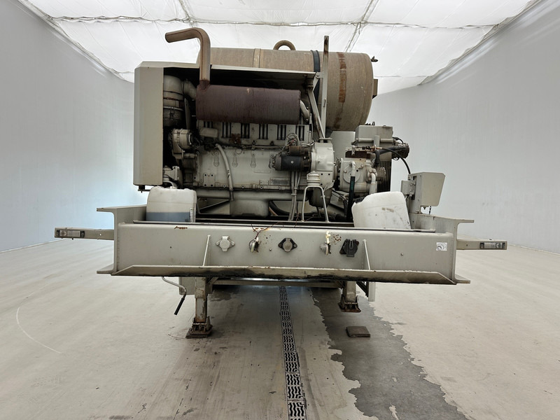 MOL Mixer 10 cub - Semi-remorque malaxeur: photos 2 MOL Mixer 10 cub - Semi-remorque malaxeur: photos 2