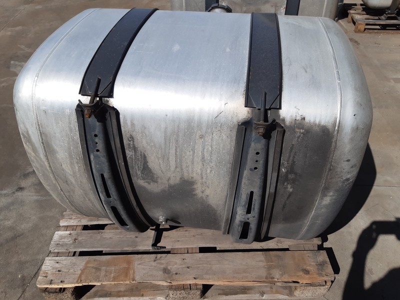 Mercedes-Benz A9604704602 480 liter - Réservoir de carburant: photos 4 Mercedes-Benz A9604704602 480 liter - Réservoir de carburant: photos 4