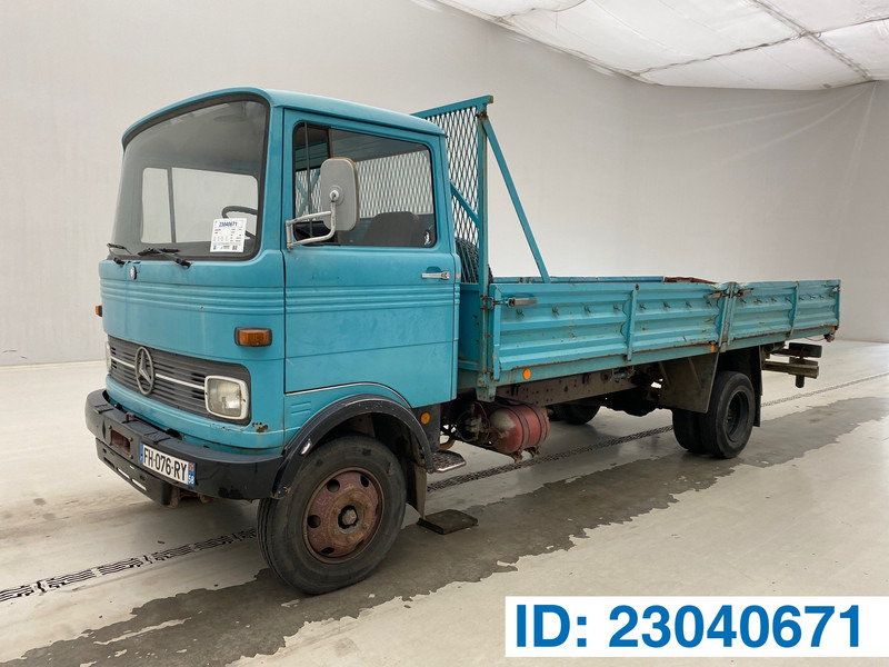 Camion plateau Mercedes-Benz LP 808: photos 1