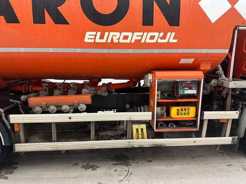 Renault Midlum 300 DXi - Camion citerne: photos 4 Renault Midlum 300 DXi - Camion citerne: photos 4