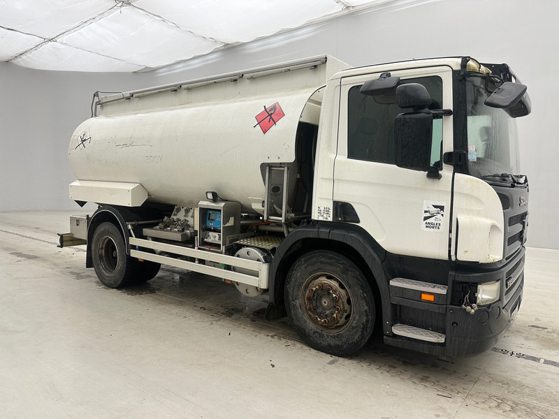 Scania P230 - Camion citerne: photos 3 Scania P230 - Camion citerne: photos 3