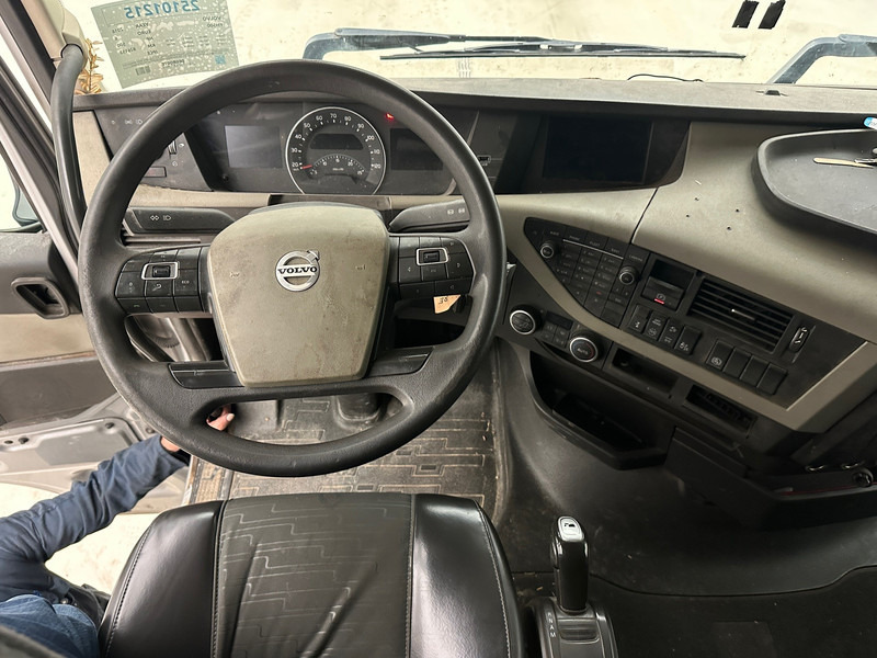 Camion plateau Volvo FH500 Globetrotter 6x2: photos 10