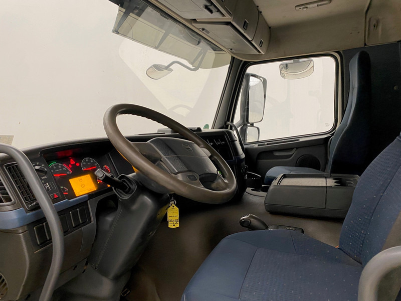 Camion plateau, Camion grue Volvo FM 300: photos 9