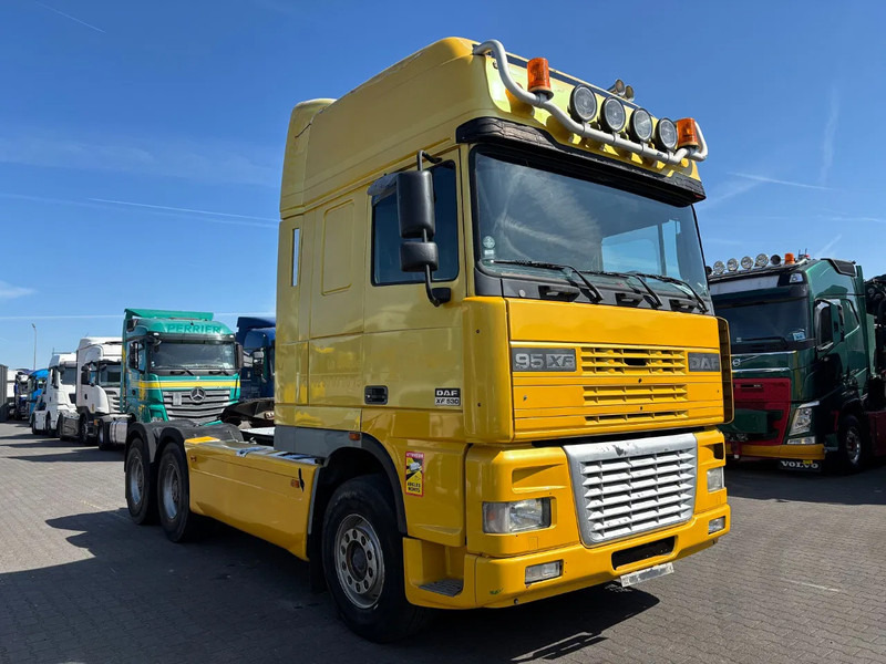 DAF XF 95.530 6X4 Super Spacecab Steelsuspension Manual geabox Euro 3 - Tracteur routier: photos 2 DAF XF 95.530 6X4 Super Spacecab Steelsuspension Manual geabox Euro 3 - Tracteur routier: photos 2