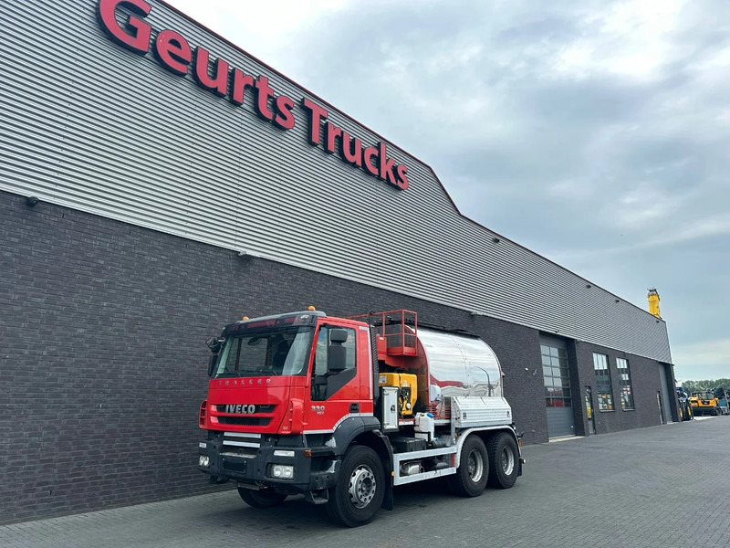 Iveco Trakker 330 6X4 LINNHOFF& HENNE AWÖL 600 6M3 ASFALTKOKER/ASPHALTKOCHER/ASFALTCOOKER/HEATER - Camion: photos 2 Iveco Trakker 330 6X4 LINNHOFF& HENNE AWÖL 600 6M3 ASFALTKOKER/ASPHALTKOCHER/ASFALTCOOKER/HEATER - Camion: photos 2