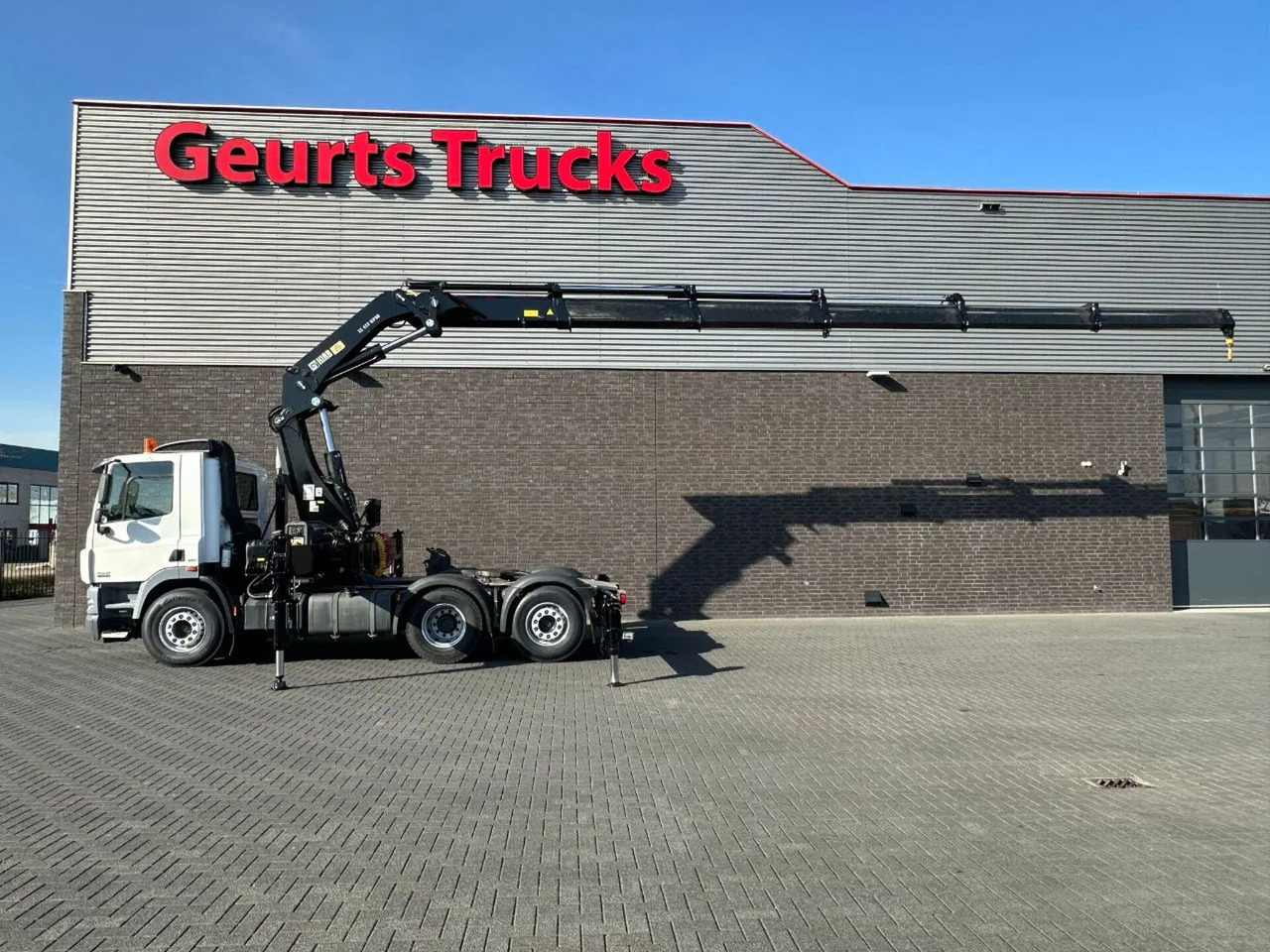 DAF CF 85 410 6X2 + HIAB 422EP-5 HIPRO TREKKER/SATTE - Camion grue: photos 1 DAF CF 85 410 6X2 + HIAB 422EP-5 HIPRO TREKKER/SATTE - Camion grue: photos 1