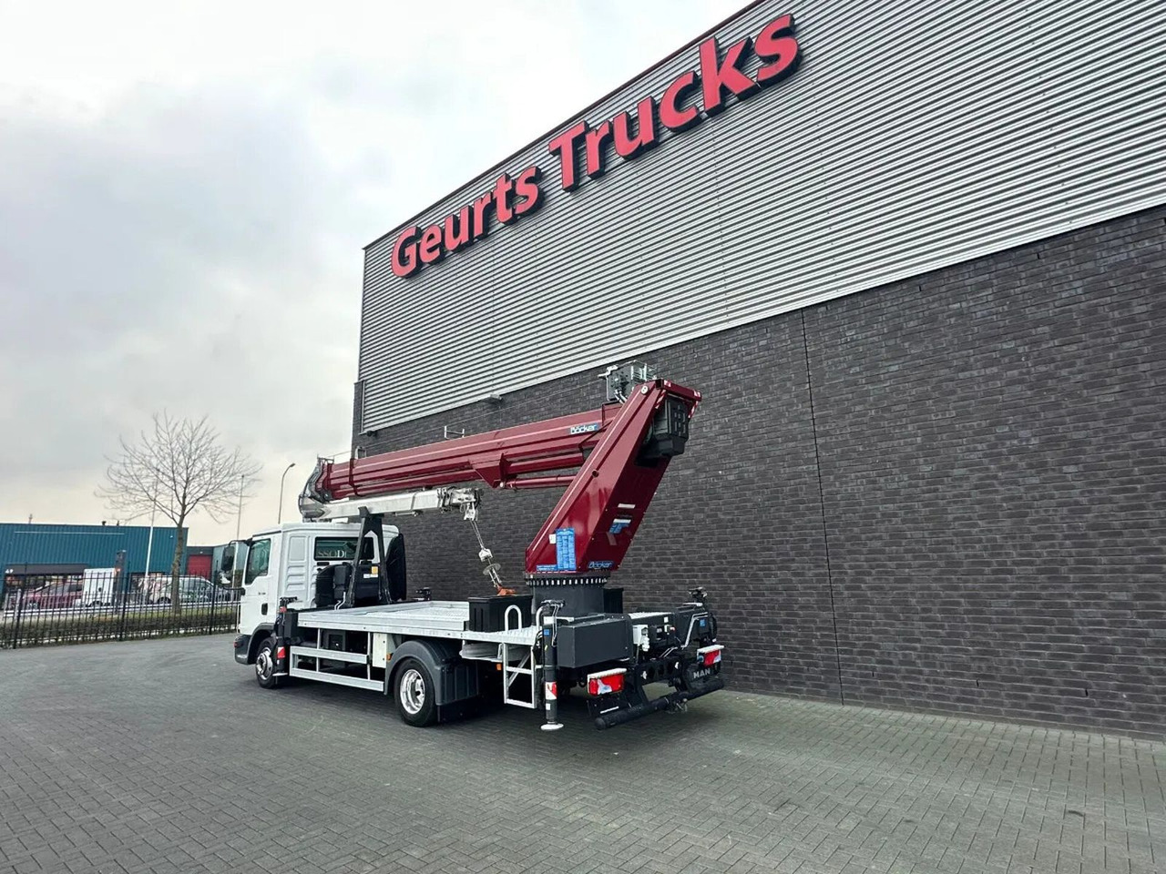 MAN TGL 7.180 4X2 BB BOCKER AK37/4000 + JIB MONTAGEK - Camion grue: photos 4 MAN TGL 7.180 4X2 BB BOCKER AK37/4000 + JIB MONTAGEK - Camion grue: photos 4