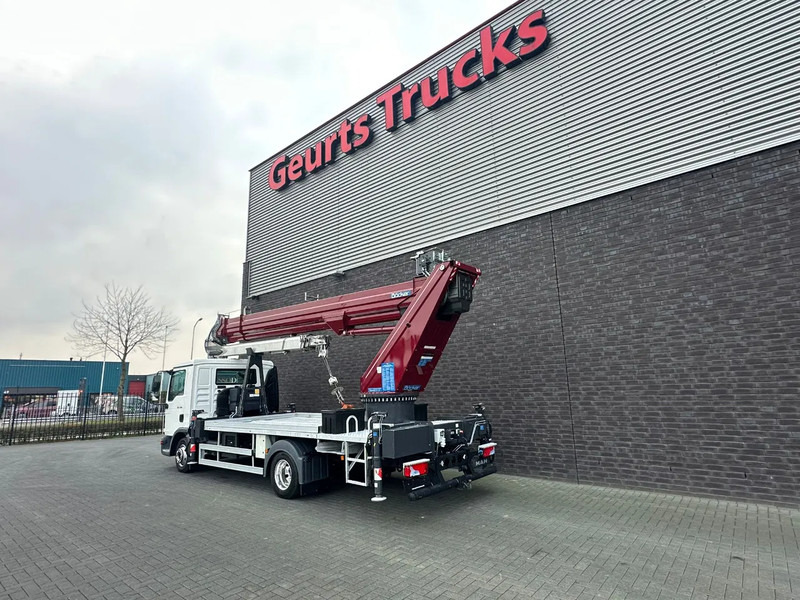 MAN TGL 7.180 4X2 BB BOCKER AK37/4000 + JIB MONTAGEKRAN/DACHDECKERKRAN/ROOFCRANE/KRAAN/KRAN/GRUA - Camion grue: photos 4 MAN TGL 7.180 4X2 BB BOCKER AK37/4000 + JIB MONTAGEKRAN/DACHDECKERKRAN/ROOFCRANE/KRAAN/KRAN/GRUA - Camion grue: photos 4