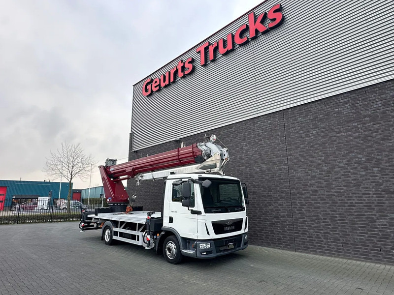MAN TGL 7.180 4X2 BB BOCKER AK37/4000 + JIB MONTAGEKRAN/DACHDECKERKRAN/ROOFCRANE/KRAAN/KRAN/GRUA - Camion grue: photos 5 MAN TGL 7.180 4X2 BB BOCKER AK37/4000 + JIB MONTAGEKRAN/DACHDECKERKRAN/ROOFCRANE/KRAAN/KRAN/GRUA - Camion grue: photos 5
