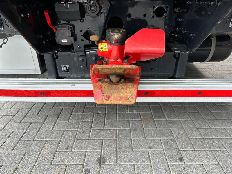 Camion grue MAN TGX 33.560 8X4 TRIDEM + HMF 4020-K8 KRAAN/KRAN/CRANE/GRUA: photos 16 Camion grue MAN TGX 33.560 8X4 TRIDEM + HMF 4020-K8 KRAAN/KRAN/CRANE/GRUA: photos 16