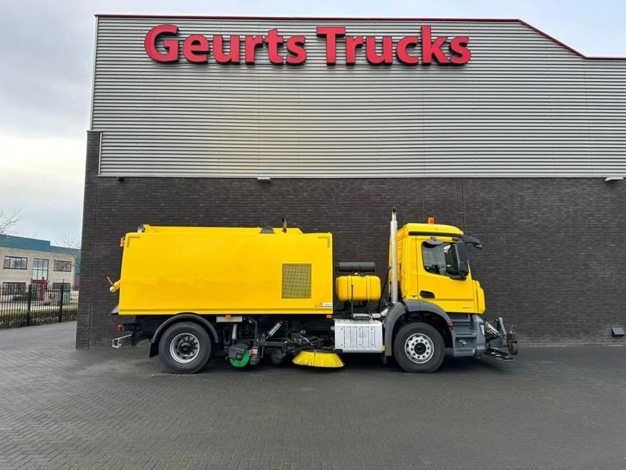 Mercedes-Benz Arocs 1824 4X2 BEAM A9000 SWEEPING TRUCK/ KEHRMA - Balayeuse de voirie: photos 4 Mercedes-Benz Arocs 1824 4X2 BEAM A9000 SWEEPING TRUCK/ KEHRMA - Balayeuse de voirie: photos 4