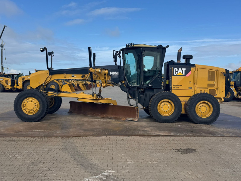 Caterpillar 140M2 AWD - Niveleuse: photos 1 Caterpillar 140M2 AWD - Niveleuse: photos 1