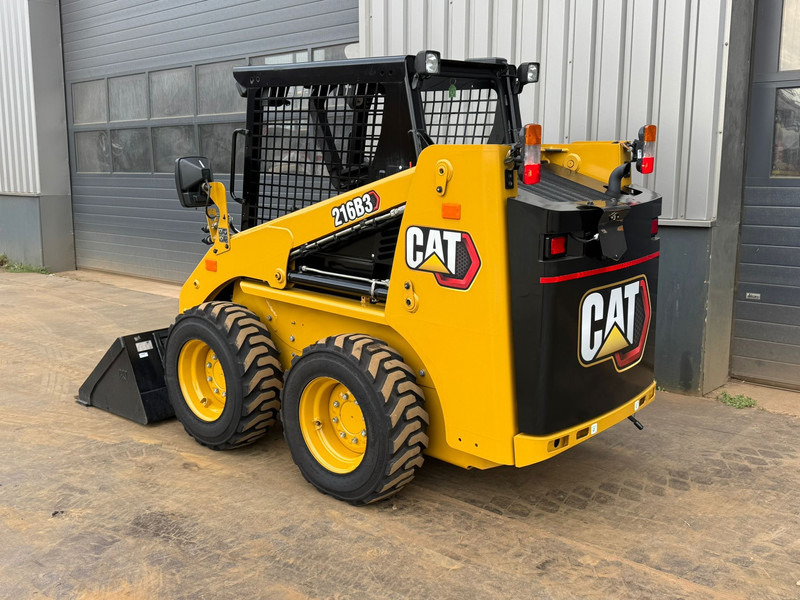Caterpillar 216B3 - Chargeuse sur pneus: photos 2 Caterpillar 216B3 - Chargeuse sur pneus: photos 2