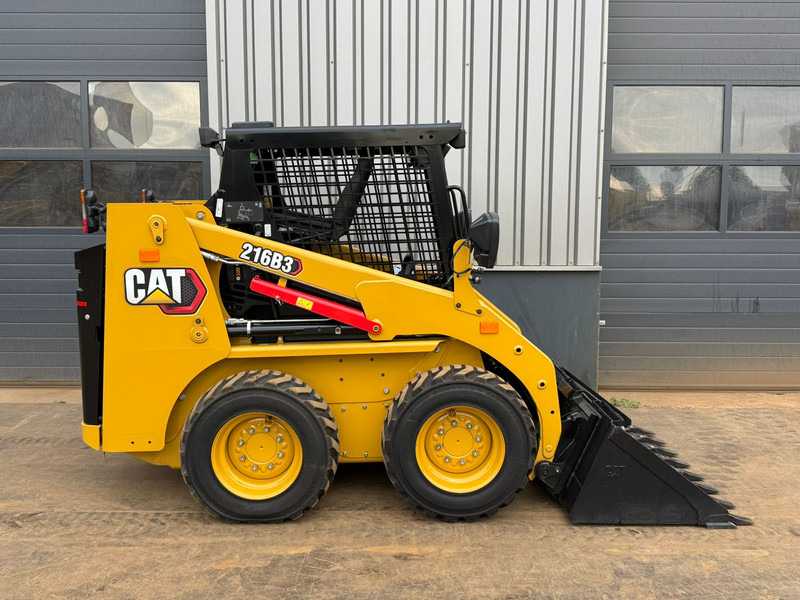 Caterpillar 216B3 - Chargeuse sur pneus: photos 4 Caterpillar 216B3 - Chargeuse sur pneus: photos 4