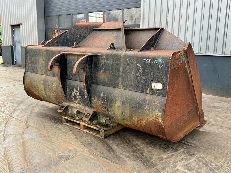 Caterpillar 966M Bucket 4.4 m3 - Godet: photos 5 Caterpillar 966M Bucket 4.4 m3 - Godet: photos 5