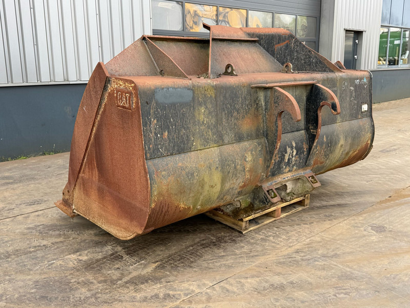 Caterpillar 966M Bucket 4.4 m3 - Godet: photos 3 Caterpillar 966M Bucket 4.4 m3 - Godet: photos 3