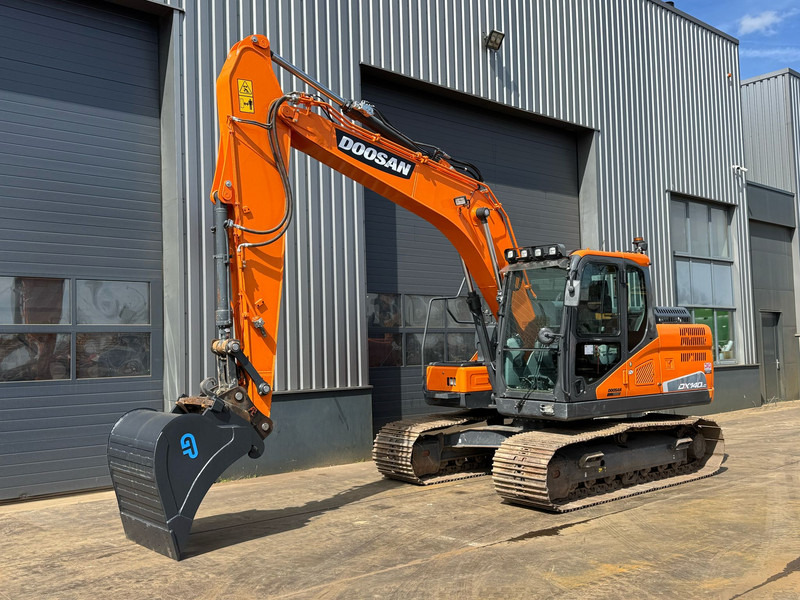 Doosan DX140LC-5 - CE / Verachtert CW30 - GP edge bucket - Pelle sur chenille: photos 2 Doosan DX140LC-5 - CE / Verachtert CW30 - GP edge bucket - Pelle sur chenille: photos 2