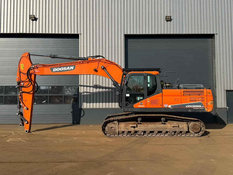 Doosan DX255NLC-5 - Pelle sur chenille: photos 1 Doosan DX255NLC-5 - Pelle sur chenille: photos 1