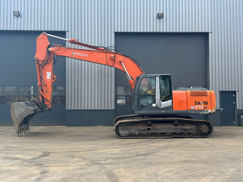 Hitachi ZX210LC-3 - Pelle sur chenille: photos 1 Hitachi ZX210LC-3 - Pelle sur chenille: photos 1