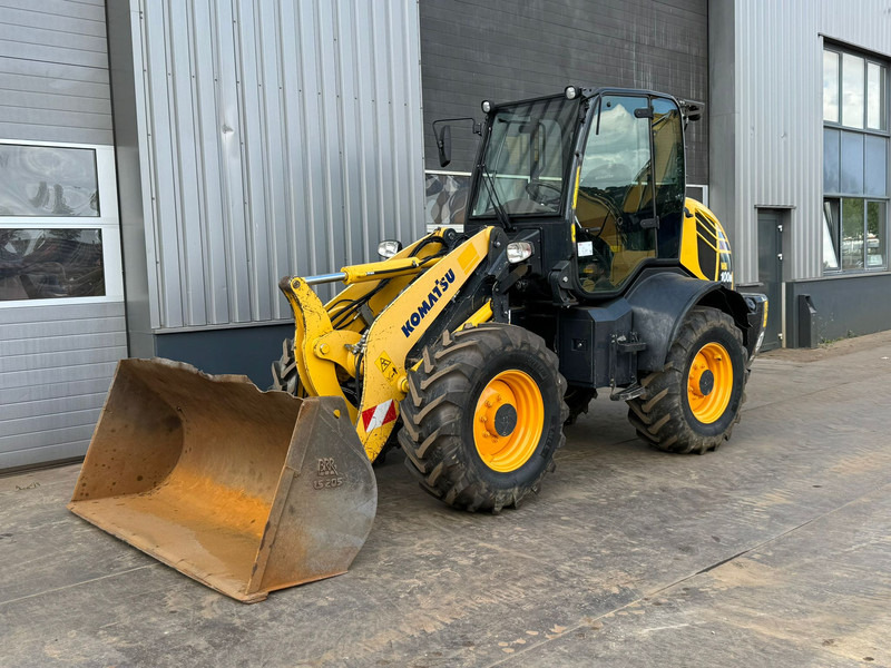 Komatsu WA100M-8EO - New Tires - Chargeuse sur pneus: photos 2 Komatsu WA100M-8EO - New Tires - Chargeuse sur pneus: photos 2