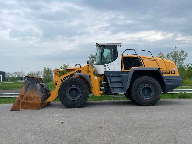 Liebherr L580 - Chargeuse sur pneus: photos 1 Liebherr L580 - Chargeuse sur pneus: photos 1