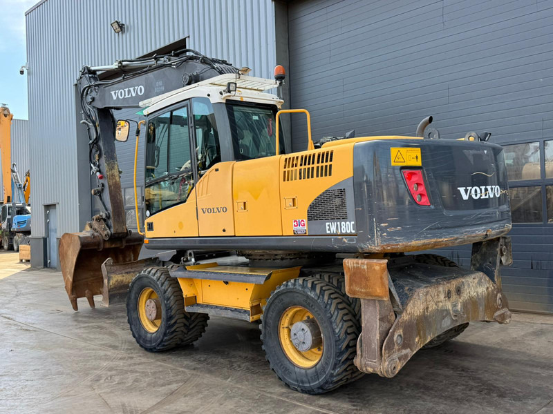 Volvo EW180C - Pelle sur pneus: photos 2 Volvo EW180C - Pelle sur pneus: photos 2