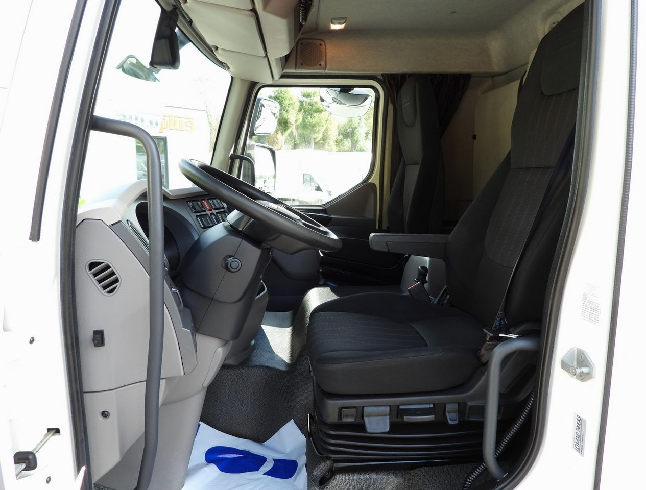 Camion porte-conteneur/ Caisse mobile DAF LF 230 CONTAINER CARRIER PLATFORM + TRAILER WEBASTO CRUISE CONTROL LED LIGHTS PNEUMATICS AUTOMATIC TRANSMISSION  TWIN WHEELS AIR CONDITIONING  230HP: photos 46