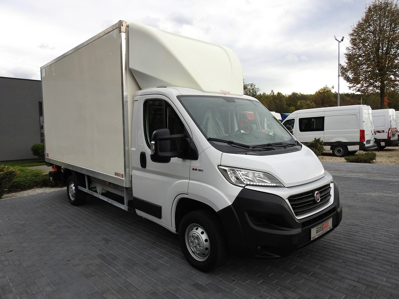 FIAT DUCATO BOX LIFT 8 PALLETS CRUISE CONTROL NAVIGATION AIR CONDITIONING LED LIGHTS  130HP - Fourgon grand volume: photos 4 FIAT DUCATO BOX LIFT 8 PALLETS CRUISE CONTROL NAVIGATION AIR CONDITIONING LED LIGHTS  130HP - Fourgon grand volume: photos 4