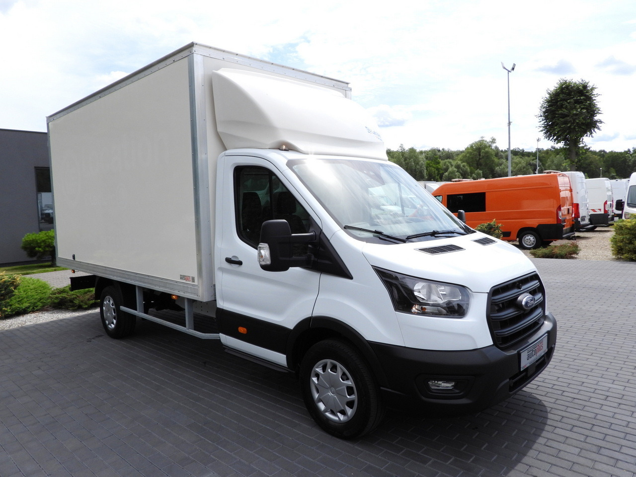 FORD TRANSIT BOX 8 PALLETS CRUISE CONTROL AIR CONDITIONING  130HP - Fourgon grand volume: photos 4 FORD TRANSIT BOX 8 PALLETS CRUISE CONTROL AIR CONDITIONING  130HP - Fourgon grand volume: photos 4