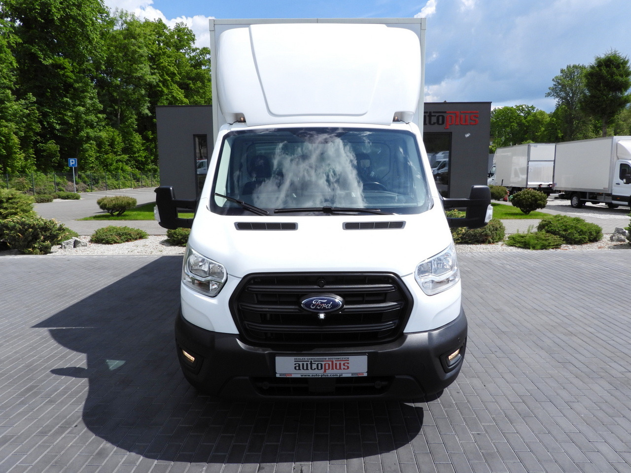 FORD TRANSIT  BOX LIFT 8 PALLETS CRUISE CONTROL LED LIGHTS AIR CONDITIONING  130HP - Fourgon grand volume: photos 5 FORD TRANSIT  BOX LIFT 8 PALLETS CRUISE CONTROL LED LIGHTS AIR CONDITIONING  130HP - Fourgon grand volume: photos 5