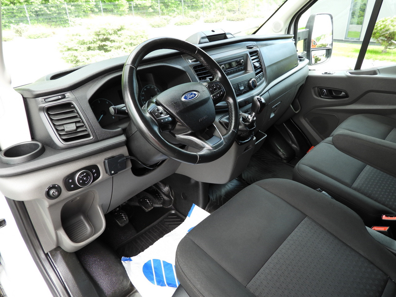 FORD TRANSIT  BOX LIFT 8 PALLETS CRUISE CONTROL LED LIGHTS AIR CONDITIONING  130HP - Fourgon grand volume: photos 2 FORD TRANSIT  BOX LIFT 8 PALLETS CRUISE CONTROL LED LIGHTS AIR CONDITIONING  130HP - Fourgon grand volume: photos 2