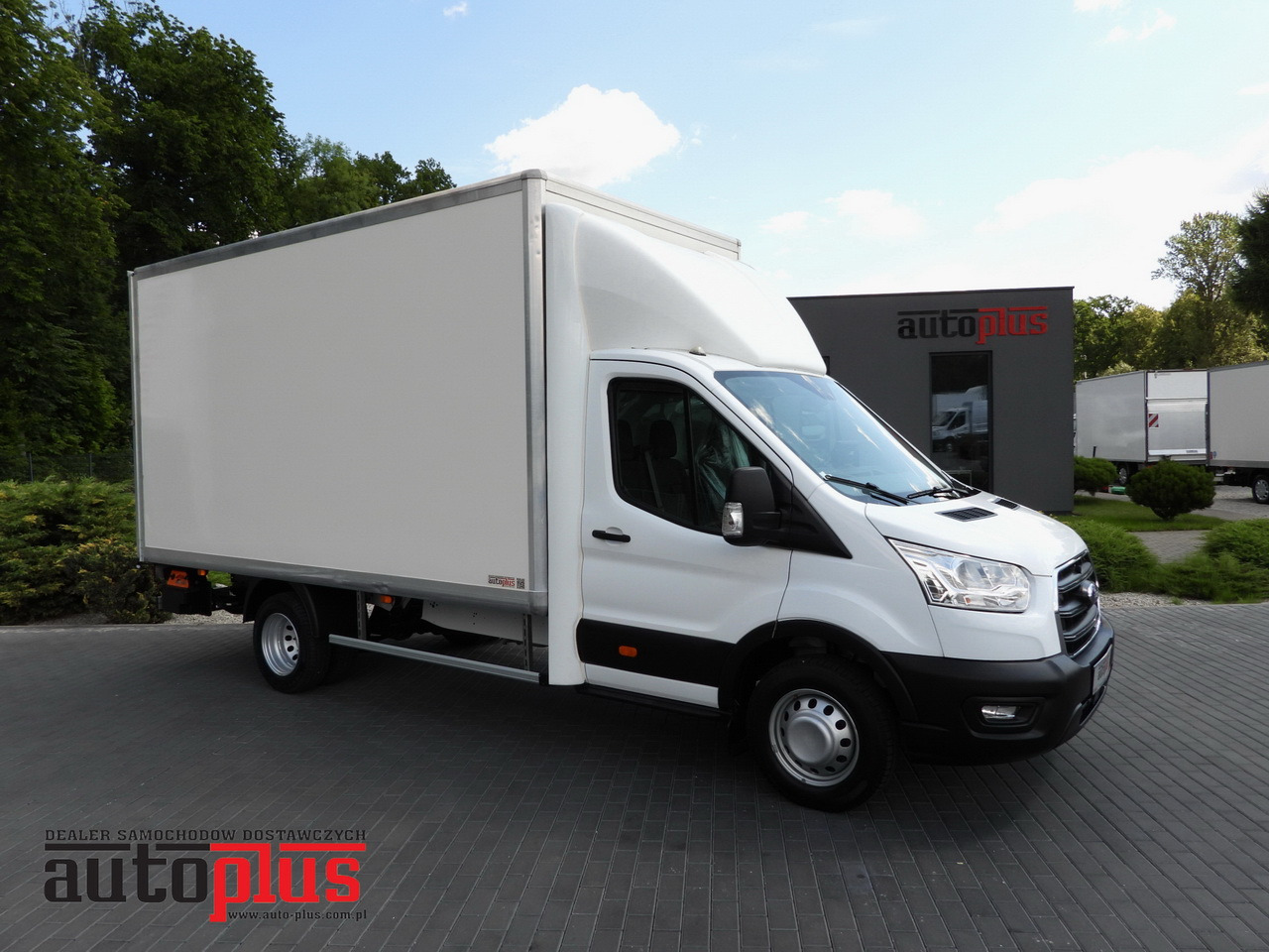 FORD TRANSIT BOX LIFT 8 PALLETS CRUISE CONTROL LED LIGHTS TWIN WHEELS AIR CONDITIONING  130HP - Fourgon grand volume: photos 1 FORD TRANSIT BOX LIFT 8 PALLETS CRUISE CONTROL LED LIGHTS TWIN WHEELS AIR CONDITIONING  130HP - Fourgon grand volume: photos 1