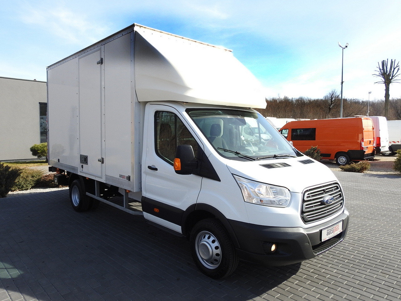 FORD TRANSIT BOX LIFT 8 PALLETS CRUISE CONTROL LED LIGHTS TWIN WHEELS AIR CONDITIONING 170HP - Utilitaire frigorifique: photos 4 FORD TRANSIT BOX LIFT 8 PALLETS CRUISE CONTROL LED LIGHTS TWIN WHEELS AIR CONDITIONING 170HP - Utilitaire frigorifique: photos 4