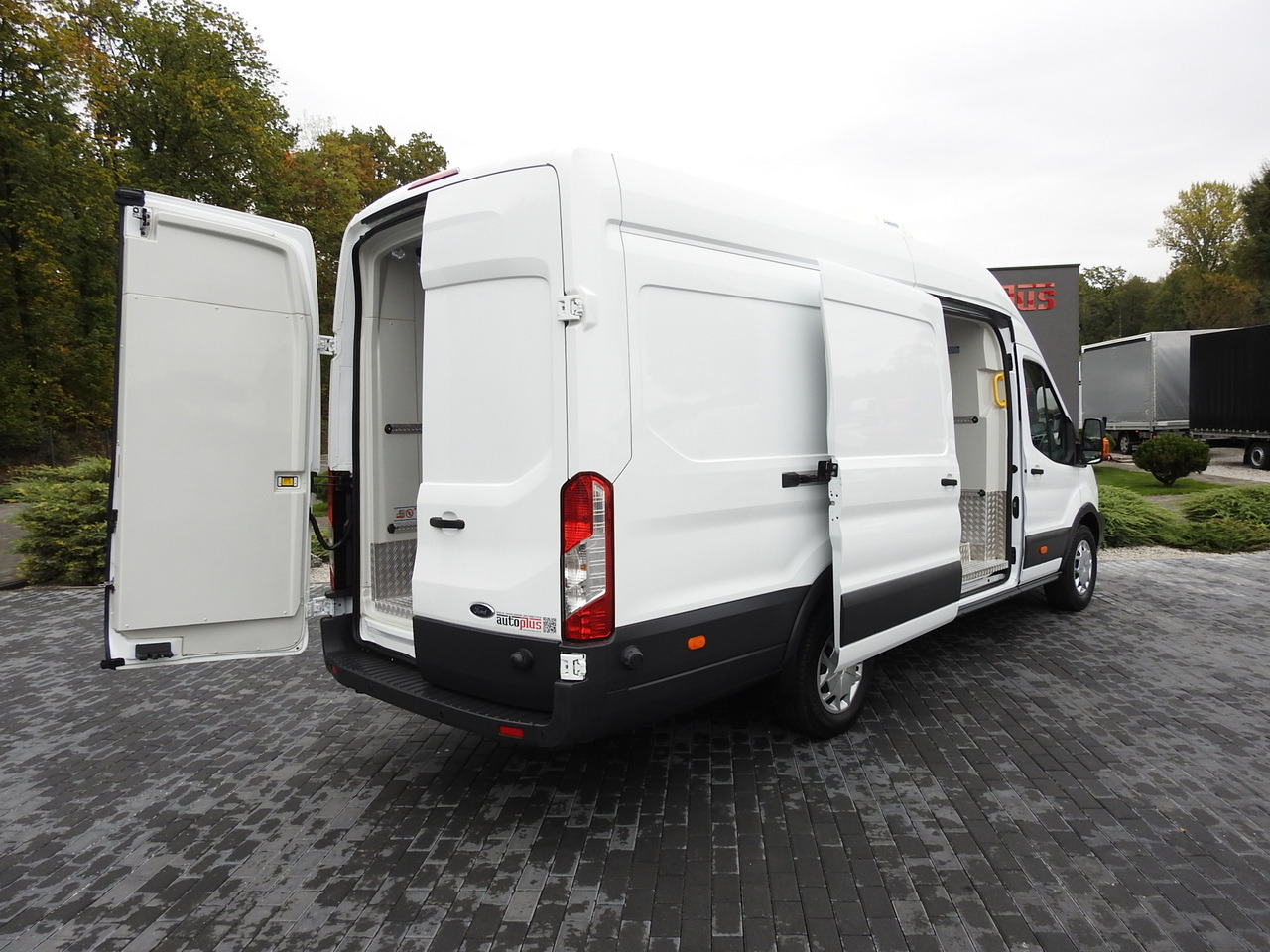 FORD TRANSIT REFRIGERATOR VAN 0*C HEATING FUNCTION POWER SUPPLY 230V CRUISE CONTROL NAVIGATION AIR CONDITIONING LED LIGHTS 130HP - Utilitaire frigorifique: photos 3 FORD TRANSIT REFRIGERATOR VAN 0*C HEATING FUNCTION POWER SUPPLY 230V CRUISE CONTROL NAVIGATION AIR CONDITIONING LED LIGHTS 130HP - Utilitaire frigorifique: photos 3