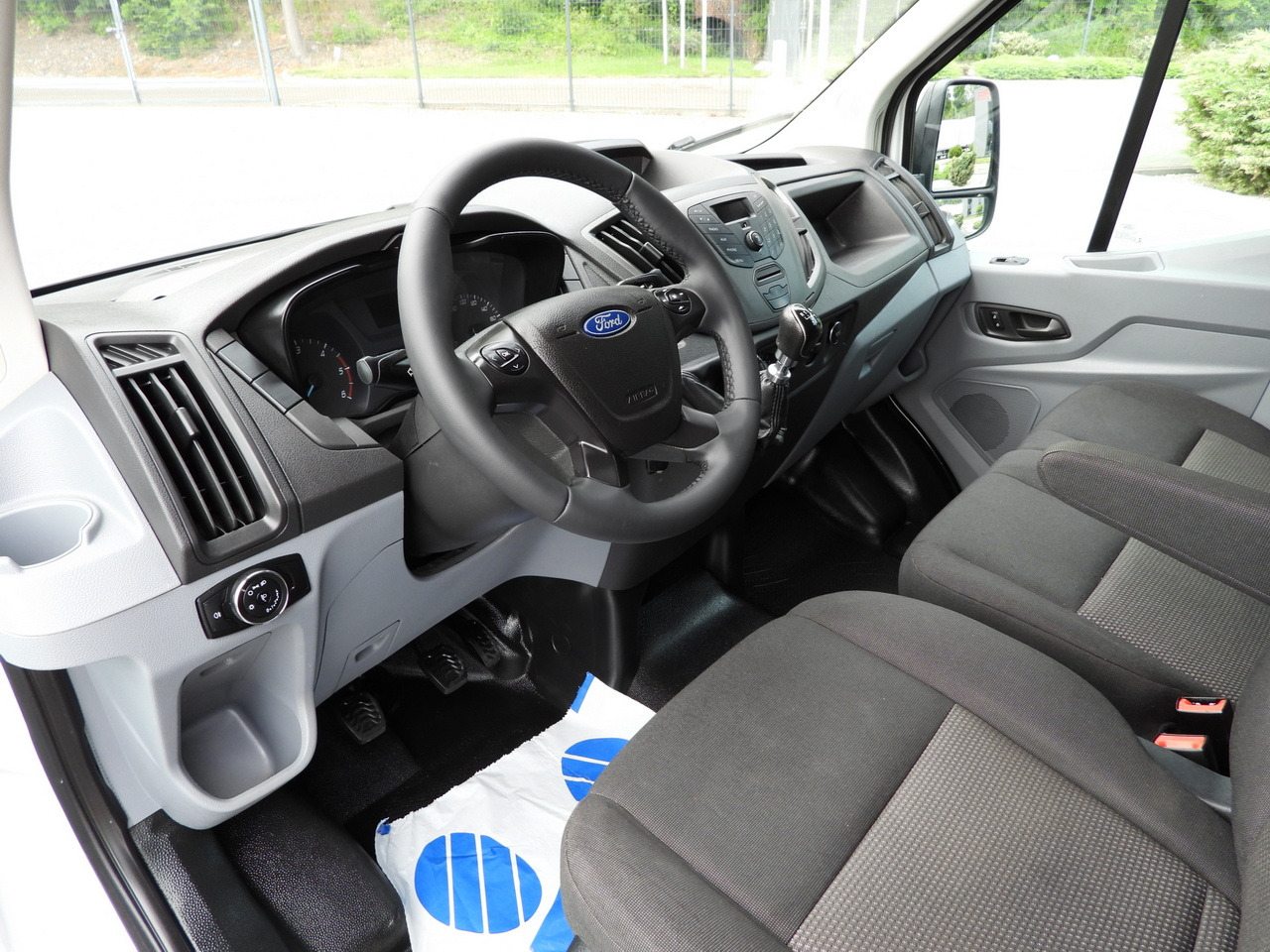 FORD TRANSIT REFRIGERATOR VAN 5*C AIR CONDITIONING 105HP - Utilitaire frigorifique: photos 2 FORD TRANSIT REFRIGERATOR VAN 5*C AIR CONDITIONING 105HP - Utilitaire frigorifique: photos 2