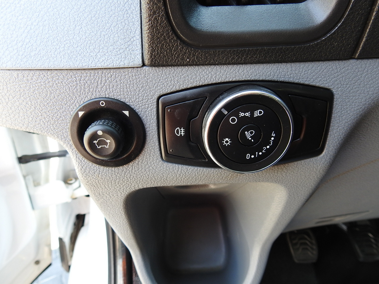 Utilitaire double cabine FORD TRANSIT STAKE BODY DOUBLE CABIN DOKA 7 SEATS AIR CONDITIONING  130HP: photos 22 Utilitaire double cabine FORD TRANSIT STAKE BODY DOUBLE CABIN DOKA 7 SEATS AIR CONDITIONING  130HP: photos 22