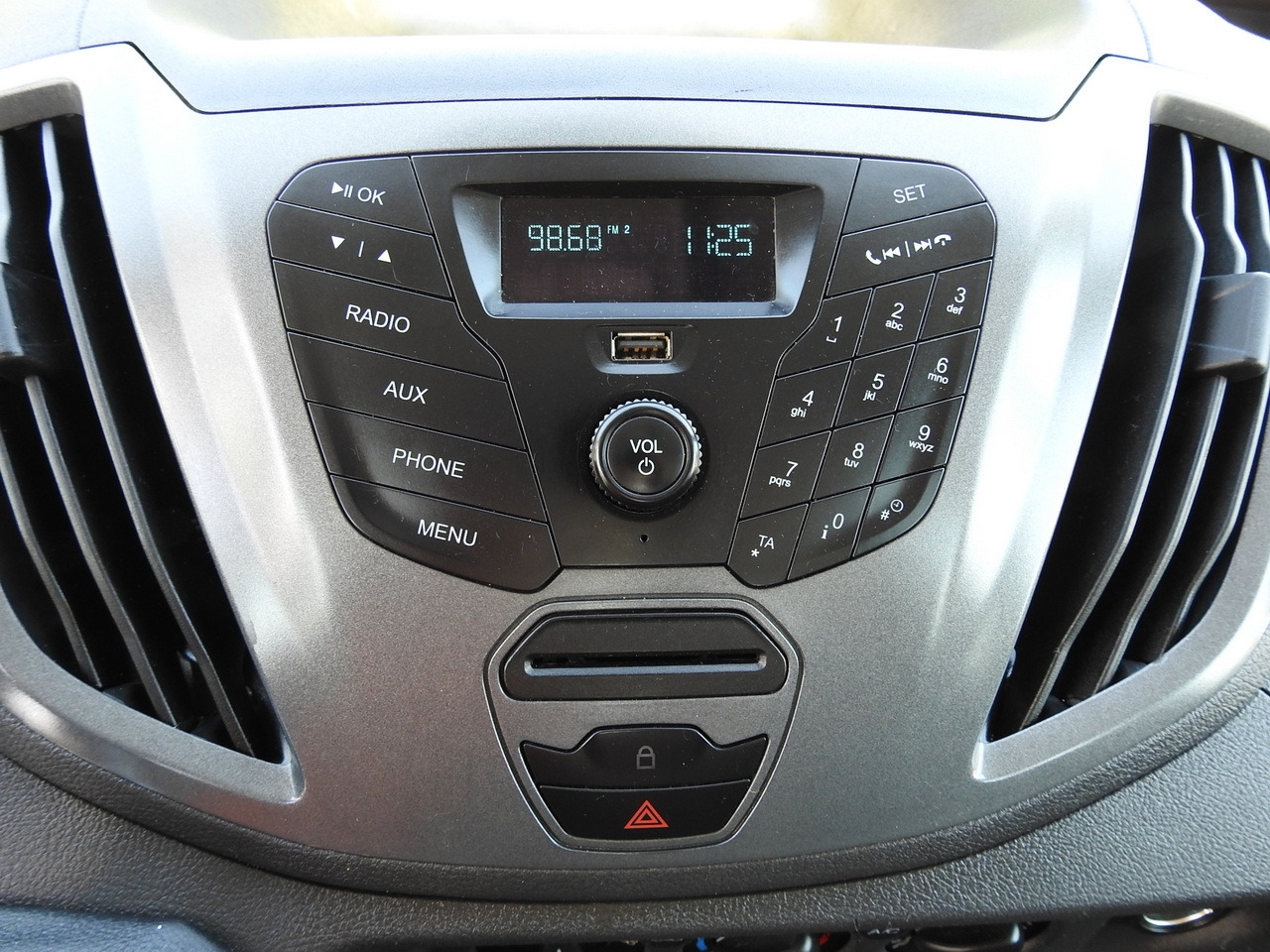 Utilitaire double cabine FORD TRANSIT STAKE BODY DOUBLE CABIN DOKA 7 SEATS AIR CONDITIONING  130HP: photos 28 Utilitaire double cabine FORD TRANSIT STAKE BODY DOUBLE CABIN DOKA 7 SEATS AIR CONDITIONING  130HP: photos 28